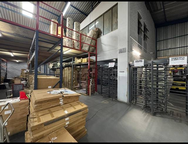 2,991M² WAREHOUSE FOR SALE IN STORMILL